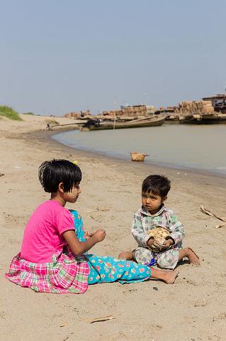 058 Monywa, Chindwin rivier.jpg